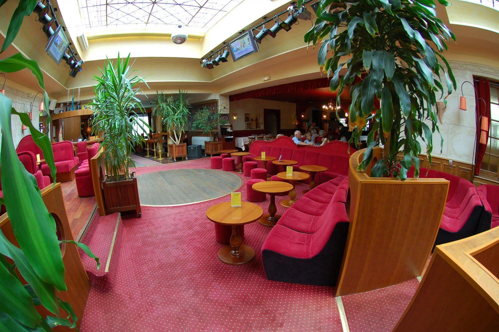 Hotel Restaurant Saint Louis Chateaudun Exterior photo
